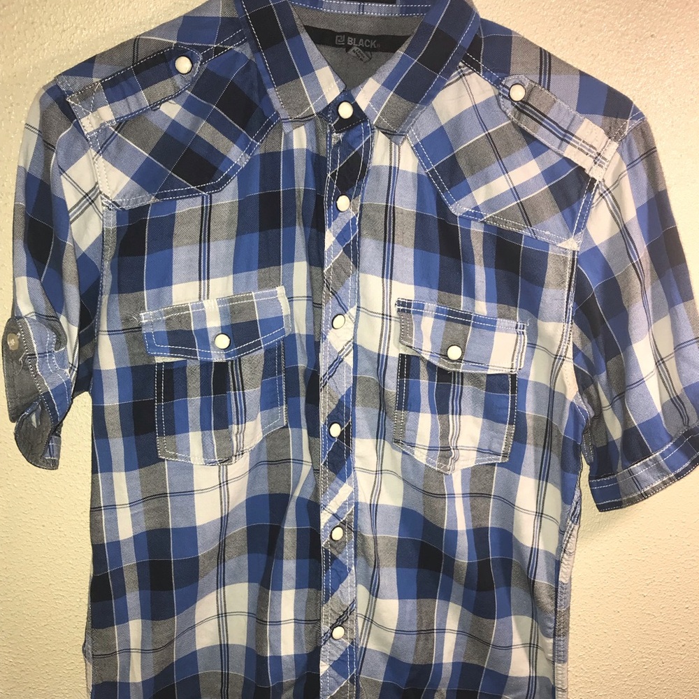 Short sleeve.